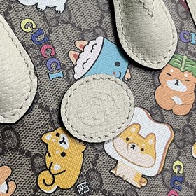 Мини-сумка Gucci с принтом животных. Работы американской иллюстра