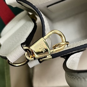 Мини-сумка Gucci с принтом животных. Работы американской иллюстра
