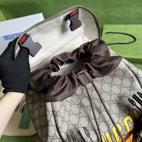 Скейтборд-рюкзак Gucci с принтом котят U54AT 8853. Рисунки чилийс