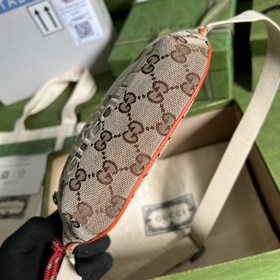 Совместная коллекция поясных сумок The North Face x Gucci The Nor