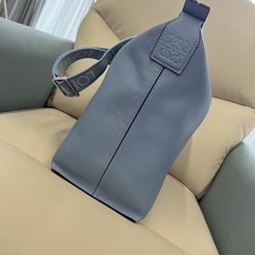 Cubi впечатляет своим появлением. Выпуск Cubi в коллекции FW22 ст