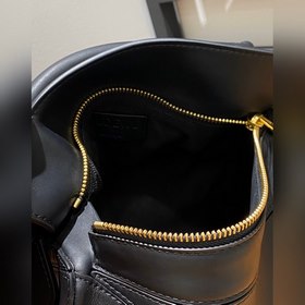 Легкий вес, разнообразные способы ношения, подходит для любого ст