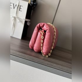 Новая модель сумки Puffer Goya из блестящей кожи овцы Напа. Вдохн