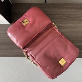 Новая модель сумки Puffer Goya из блестящей кожи овцы Напа. Вдохн