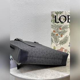 (Fine Flower) Buckle Horizontal Tote — это легкая и удобная сумка