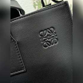 Горизонтальная сумка Buckle Эта сумка представляет собой легкую 