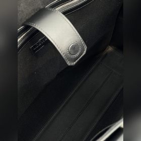 Горизонтальная сумка Buckle Эта сумка представляет собой легкую 