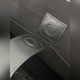 Горизонтальная сумка Buckle Эта сумка представляет собой легкую 