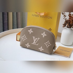 Косметичка Компактная косметичка из ткани Monogram легко помещает