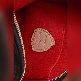 Косметичка Компактная косметичка из ткани Monogram легко помещает