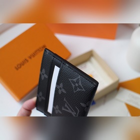 Этот стильный и модный карман для карт изготовлен из ткани с новы