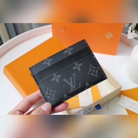 Этот стильный и модный карман для карт изготовлен из ткани с новы