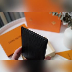 Этот стильный и модный карман для карт изготовлен из ткани с новы