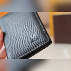 Классический дизайн Louis Vuitton для основных мужских аксессуаро
