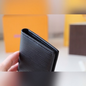 Классический дизайн Louis Vuitton для основных мужских аксессуаро
