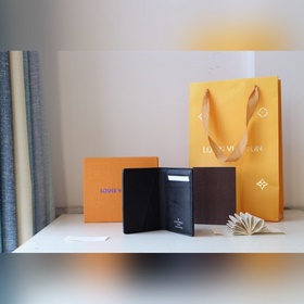 Классический дизайн Louis Vuitton для основных мужских аксессуаро