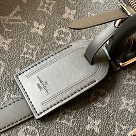 Высококачественный оригинальный продукт. Кожа черного цвета с цве