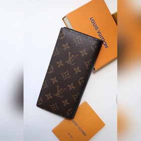 Этот кошелек Brazza выполнен из ткани с покрытием Monogram Macass