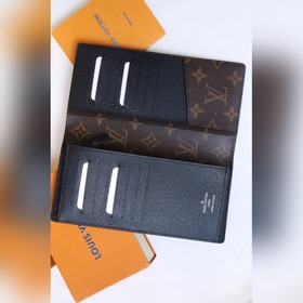 Этот кошелек Brazza выполнен из ткани с покрытием Monogram Macass