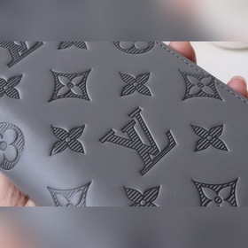 Элегантный внешний вид в сочетании с черной кожей Monogram Shadow