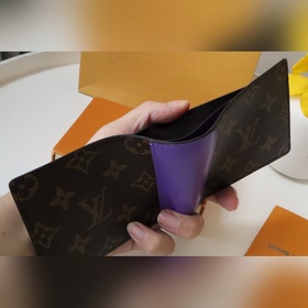 Новый мужской кошелек. Этот кошелек Multiple изготовлен из матери