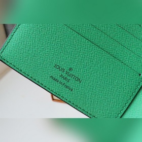 Новый мужской кошелек. Этот кошелек Multiple изготовлен из матери