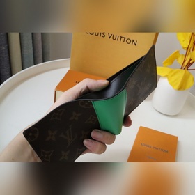 Новый мужской кошелек. Этот кошелек Multiple изготовлен из матери