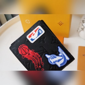 LVXNBA MULTIPLE Кошелек Этот кошелек Multiple изготовлен из кожи 