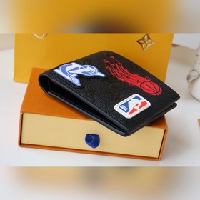 LVXNBA MULTIPLE Кошелек Этот кошелек Multiple изготовлен из кожи 