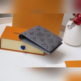 Этот кошелек Louis Vuitton Multiple отличается лаконичным дизайно