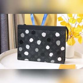 LV X YK POCHETTE VOYAGE сумочка! Эта сумка Pochette Voyage средн