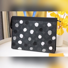LV X YK POCHETTE VOYAGE сумочка! Эта сумка Pochette Voyage средн
