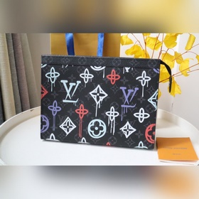 Шовный принт Эта сумка из кожи Taga и канвы Monogram сочетает в с