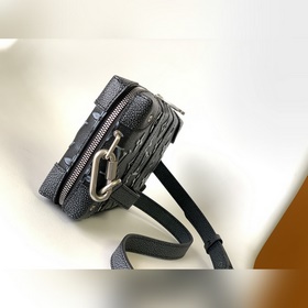 M81776 Сумка Mini Soft Trunk из кожи, имитирующей текстуру денима