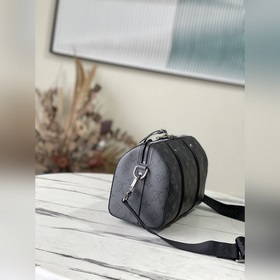Высококачественная сумка Keepall M45936 в классическом стиле. Бок