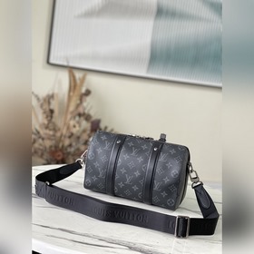 Высококачественная сумка Keepall M45936 в классическом стиле. Бок