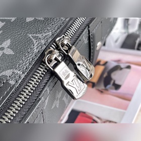 Высококачественная сумка Keepall M45936 в классическом стиле. Бок