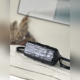 Высококачественная оригинальная сумка M80641 черного цвета с крок