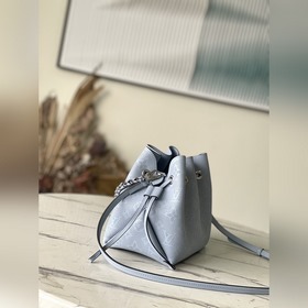 Топ-модель M21582. Сумка-бакет Bella с кошельком для мелочиз кожи