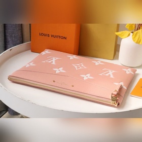 Эта сумка Daily из мягкой кожи Monogram Empreinte с классическим