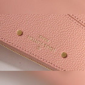 Эта сумка Daily из мягкой кожи Monogram Empreinte с классическим