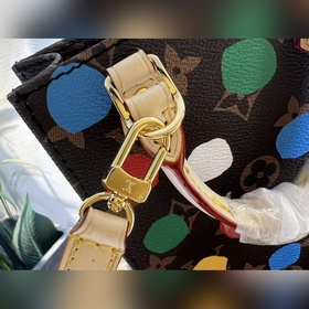 M81867 LV X YK PETIT SAC PLAT Сумка LV x YK Petit Sac Plat из кол