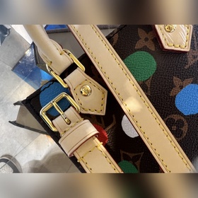 M81867 LV X YK PETIT SAC PLAT Сумка LV x YK Petit Sac Plat из кол