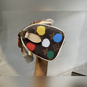 M81979. (В горошек) Эта сумка LV x YK Nano Speedy из коллаборацио