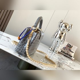 Высококачественная кожа N81190 темно-серого цвета с блестящей тек
