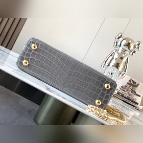 Высококачественная кожа N81215 темно-серого цвета с блестящей тек