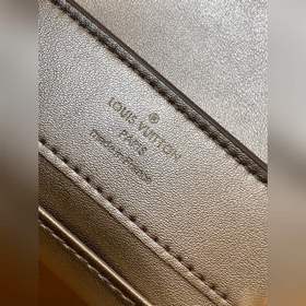 Высококачественная кожа N81190 с золотистым блестящим узором под 