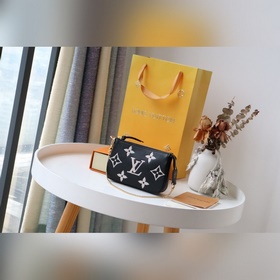 Мини-сумочка Pochette Accessoires из капсульной коллекции By The
