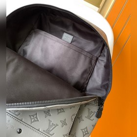 Эксклюзивная модель M46105 Racer с двумя плечевыми ремнямиз кожи 