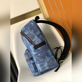 N50060 Рюкзак Discovery из этой коллекциизготовлен из классическо